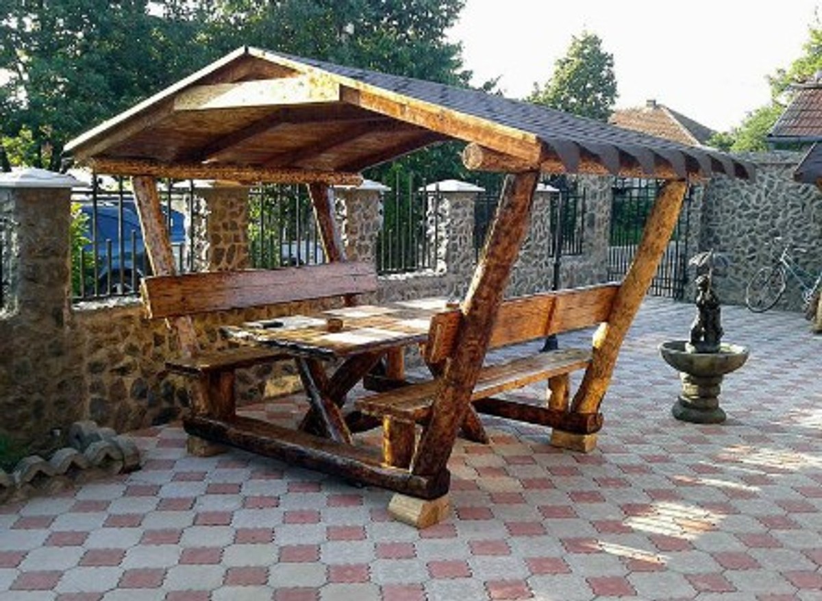 Der Garten-Pavillon aus Holz: Standort, Untergrund und Nutzung planen